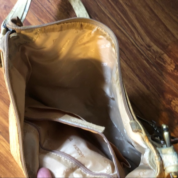 Arcadia Leather Italian Messenger Handbag - Picture 5 of 8